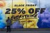 当地时间2019年11月29日，英国伦敦，“黑色星期五”促销活动吸引消费者采购。
