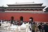 2019年11月30日，北京，一场初雪后，城市银装素裹，故宫博物院迎来今年第一批赏雪游客。