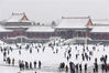 2019年11月30日，北京，初雪过后，故宫迎来大批赏雪游客。