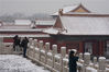 2019年11月30日，北京，初雪过后，故宫美景如画，吸引大批游客前来“打卡”。