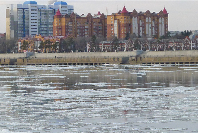中俄界江黑龙江黑河段现大面积流冰颇为壮观