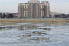 2019年11月4日，中俄界江黑龙江黑河段出现大面积流冰，冰排、冰絮顺流而下，与欧式建筑交相辉映颇为壮观。