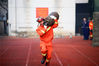2019年2月5日，江苏省淮安市洪泽区消防救援大队消防员在训练技能。万震/视觉中国