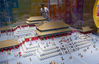 2019年9月4日，观众在北京参观由50万块乐高积木搭建的“故宫三大殿”模型。日前，“方块王潮——乐高中国文化艺术大展”在北京举行，由乐高积木搭建的故宫、上海外滩、平遥古城等中国标志性建筑以及京剧脸谱等中国传统文化符号呈现在观众眼前。展览将持续至9月10日。  侯宇(摄影部)/中新社/视觉中国