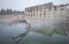 当地时间2019年1月8日，土耳其约兹加特，有2000年历史的古罗马浴场。由于浴场水温在48-49摄氏度之间，便成为了冬季游泳的好去处。Anadolu Agency/视觉中国