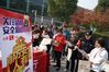 Police officers hand out fire safety notes during a fire awareness event in Nanjing, east China's Jiangsu Province, Nov. 8, 2019. (Xinhua/Ji Chunpeng)
