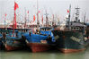 2019年12月1日，江苏连云港，连云区连岛渔港码头停满了避风渔船。
