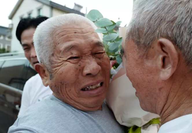 一个副镇长的退休生活：那些悲欢故事，那些泪洒当场……