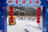 　12月25日，游客在冰雕前合影。 当日，山西吉县人祖山首届冰雪节以冰雕、雪雕以及多种冰雪游乐项目吸引了众多游客前来参观体验。本次冰雪节活动将持续至2020年2月10日。 新华社记者 杨晨光 摄