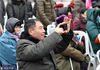 2019年2月9日，江苏淮安，戏剧演出吸引了很多老年人和游客前来观看。