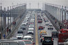2019年2月10日，大批车辆行驶在南京长江大桥上。当日是中国春节假期最后一天，各地迎来返程高峰。