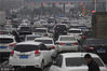 2019年2月9日，安徽六安，图为济广高速霍山入口积压的车辆密密匝匝。江雨/视觉中国