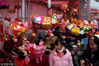 2019年2月10日，南京夫子庙花灯市场上，各种彩灯吸引民众关注，其中尤以“猪”为造型的彩灯格外受到青睐。