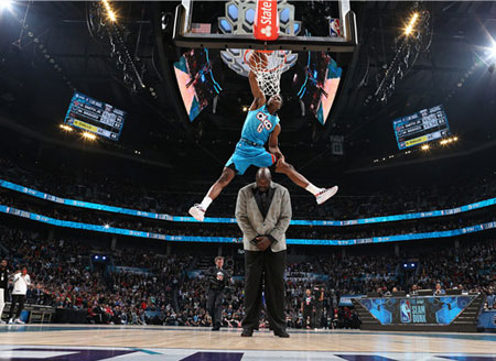 2019NBA全明星扣篮大赛：迪亚洛飞跃奥尼尔夺冠