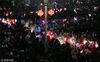2017年2月10日，湖北省襄阳市，当地一高中举办元宵节灯会活动，现场展示的700组花灯均由学校师生自己动手制作。灯会现场人声鼎沸，堪比春运。视觉中国