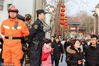 2019年2月19日，江苏南京夫子庙景区， 特警和消防员执勤。李根/视觉中国