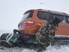 2019年2月20日至21日，受新一轮强冷空气影响，西藏阿里地区西南部遭遇暴雪袭击，导致国道219线门士沟路段、公主湖至马攸木拉段和国道564普兰支线交通中断，平均积雪厚度达30厘米，部分路段积雪高达50厘米，造成过往车辆滞留，部分车辆被降雪掩盖。
图为2019年2月21日，西藏阿里，武警对事故车辆进行救援。陆文凯 杨桐 王邦跃 罗斐 席培顺/视觉中国