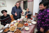 嘎杰科被朋友们昵称为嘎哥，在淮师美术学院任教，来自俄罗斯，毕业于著名的列宾美术学院。第一次在淮安过年的嘎哥并不孤独，这几天在朋友的陪伴下过足年瘾，逛庙会、尝小吃忙得不亦乐乎。一起来看看嘎哥的中国年！
