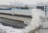 2019年2月7日，江苏省连云港市东部城区拦海大堤，大风掀起滔天巨浪。