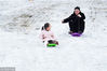 2019年2月8日，市民在江苏镇江市南山景区踏雪赏景。