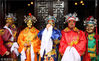 2019年2月9日，装扮成“财神”的民俗演员在江苏苏州山塘街巡游送福。