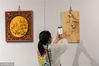 2019年3月11日，上海，观众在同济大学博物馆内参观“白族传统工艺美术作品巡展”。