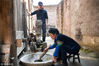 2019年3月11日，在贵州省榕江县朗洞镇色边村，侗族妇女石庆芝（右）在制作黄豆粉。