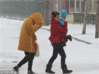 2019年3月21日，哈尔滨市气象台升级发布暴雪橙色预警信号，雪花伴随4-5级大风漫天飞舞，路上行人步履匆匆。
