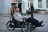 2009年4月8日，41岁的吉林省长春市市民陈大伟发明了太阳能躺式三轮车，不用脚蹬，利用车上的太阳能板就可以达到时速40公里左右。