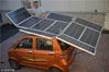 2016年5月29日，沈阳，七旬老人发明太阳能电动车，可发电涮火锅，充电一次可行驶120公里。老人打开太阳能电动车。