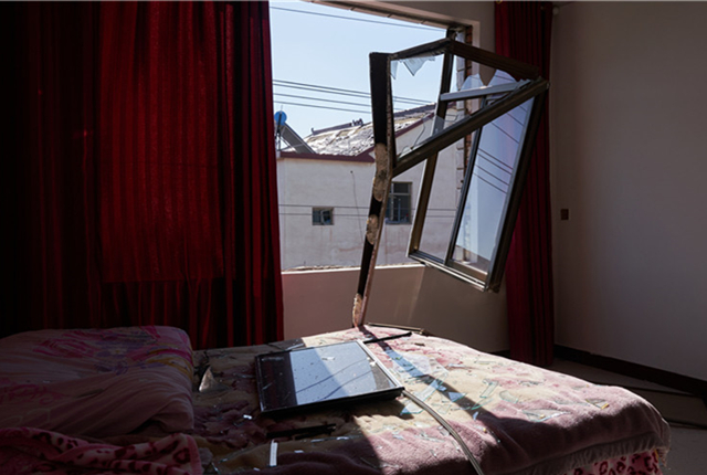 江苏盐城：探访离响水爆炸现场最近的村庄 房屋天花板震垮