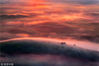 2014年9月6日消息（具体拍摄时间不详），美国华盛顿，42岁的摄影师Chip Phillips行驶数千英里寻找最美的镜头，最终拍下了这组大地沐浴日光呈现美轮美奂色彩变幻的照片。