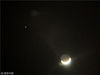 2019年4月9日，四川南充，“双星伴月”现身天宇。