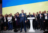 据了解，乌克兰总统是乌克兰的国家元首，对内负起最高的政治责任，对外代表乌克兰。乌克兰宪法规定，任何一个年满35周岁、在乌境内连续居住超过10年的乌克兰公民都可以竞选总统。总统任期5年，最多可以竞选连任一次。参加投票的选民人数超过登记选民的50%则选举有效。