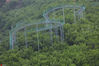 2019年4月25日，河南省郑州市，新密伏羲山，中原最长的“丛林飞跃”管轨式滑道正式运营，穿山越林，如同实景“过山车”一般，成为众多游客打卡的胜地。