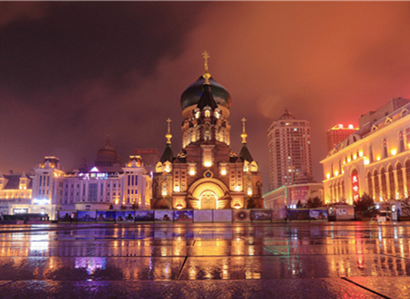 哈尔滨：雨雪如浴 索菲亚教堂夜景瑰丽如画