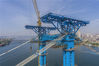 2019年5月10日，湖北襄阳，航拍庞公大桥施工现场，工人们在高空作业。