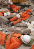 2008年5月17日，在四川省什邡市鎣华镇、红白镇等抢险现场，连续作战的洛阳消防抢险救援突击队队员们躺在瓦砾上小憩片刻。