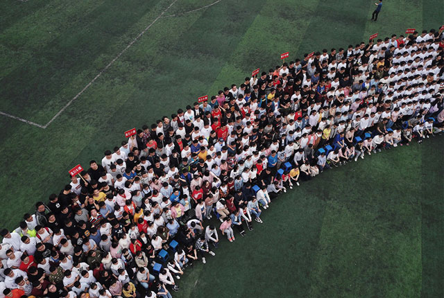 合肥：2200人同框拍超级毕业照 照片2.5米长