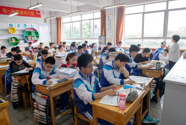 南京：高三学生紧张复习备战高考