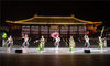 2019年5月18日，南京，北京现代舞团的舞者在南京博物院表演舞蹈《二十四节气·花间十二声》。
