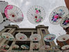 2019年5月19日，武汉汉口胜利街，武汉中共中央机关旧址纪念馆举办老字号“苏恒泰”油纸伞展览，近千把彩色油纸伞缤纷迷人，吸引市民驻足拍照。