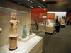 5月21日，北京，国家博物馆，观众在观看“大美亚细亚——亚洲文明展”的展品。