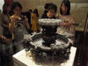 5月21日，北京，国家博物馆，观众在观看“大美亚细亚——亚洲文明展”的展品。
