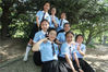 2019年5月24日，江苏扬州，邗江实验学校小学生们在校园内拍摄毕业照（无人机拍摄）。