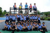 2019年6月11日，江苏省太仓市陆渡幼儿园大班的238名孩子身穿民国风、古装、汉服等服装，在学校活动场、操场上摆出各种造型拍摄毕业照。