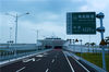 2018年10月24日，全长55公里的港珠澳大桥正式通车。图为位于东人工岛的海底隧道入口。来源：麦尚旻(香港分社)/中新社/视觉中国