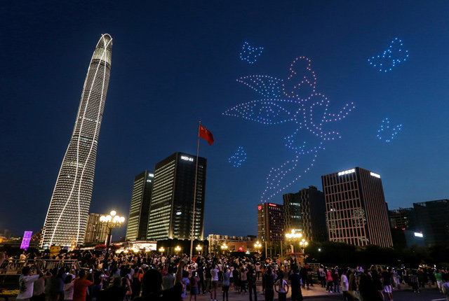 天津：2019泰达夏日艺术季开幕 500架无人机表演吸引目光