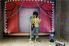 2019年6月16日，北京。6月15日，在北京坊劝业场，“光阴的故事——致敬70年vlog大赛”举行。场内布置了不同年代的经典场景，吸引游客打卡拍照。
