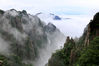 2019年6月21日，安徽黄山，西海大峡谷拍摄的变幻多姿的云海景观。